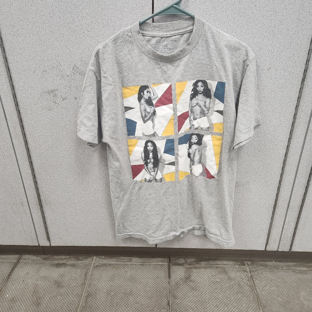 Evrmre Model Vixen Colorful Graphic design T Shirt Size Medium